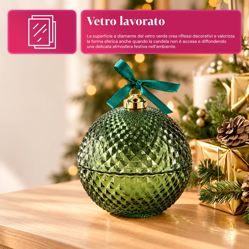 Candela Profumata in Vetro Decorato a Forma di Sfera o Albero – Fragranze Pino, Cannella e Vaniglia – Contenitore Riutilizzabile