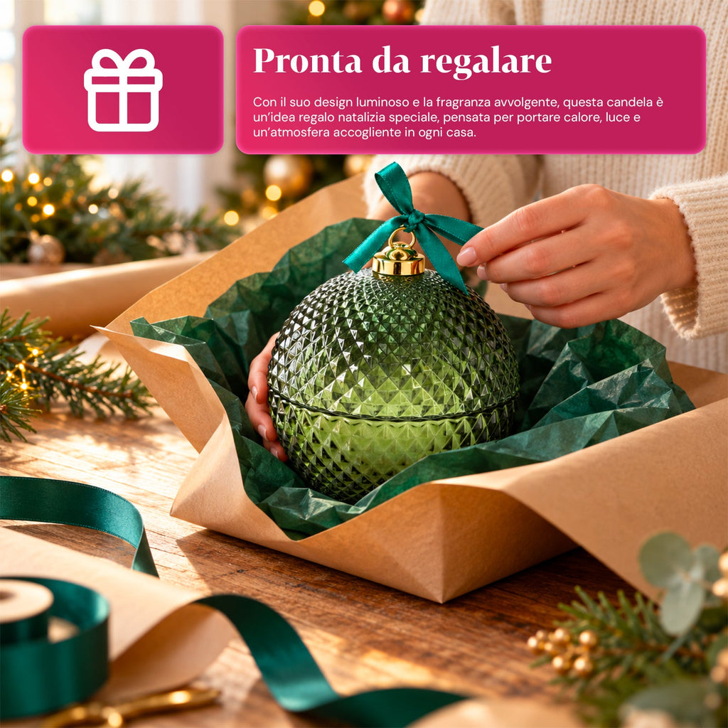 Candela Profumata in Vetro Decorato a Forma di Sfera o Albero – Fragranze Pino, Cannella e Vaniglia – Contenitore Riutilizzabile