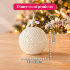 Candela Profumata in Vetro Decorato a Forma di Sfera o Albero – Fragranze Pino, Cannella e Vaniglia – Contenitore Riutilizzabile