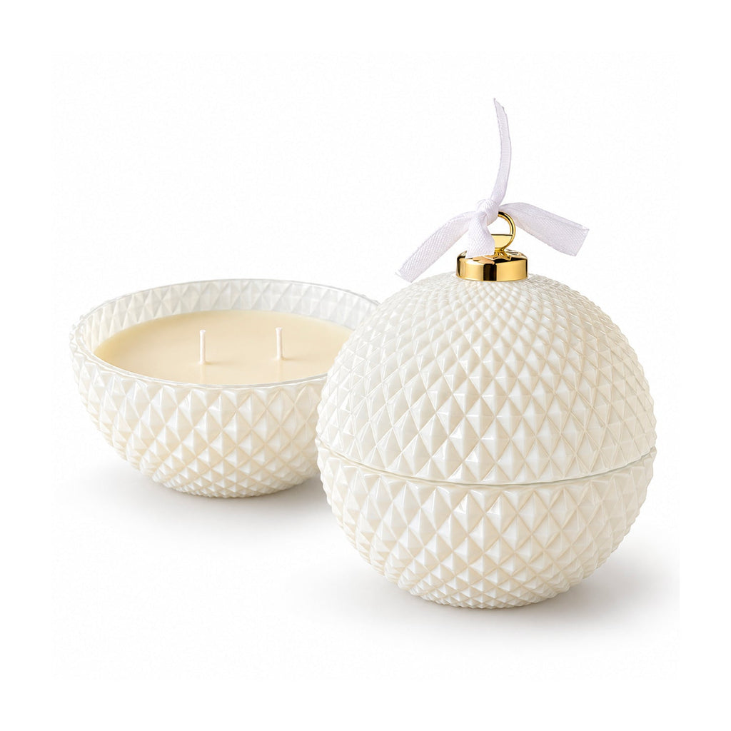 Candela Profumata in Vetro Decorato a Forma di Sfera o Albero – Fragranze Pino, Cannella e Vaniglia – Contenitore Riutilizzabile