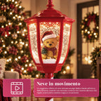 Lampione Natalizio Rosso 180 cm con Neve, Luce LED e Musica, 2 Varianti Babbo Natale o Orsetto, Effetto Palla di Vetro, Addobbo di Natale da Terra