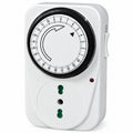 Presa con timer 24 ore per accensione e spegnimento automatico, timer meccanico giornaliero, presa elettrica 220-240V, potenza max 3000W