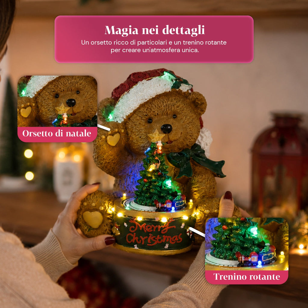 Orsetto di Natale Luminoso con Trenino Rotante e Carillon, Teddy XMAS Bear Station, Decorazione Natalizia LED in Poliresina 20,5 cm
