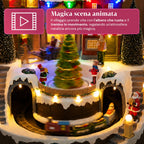 Villaggio Natalizio Luminoso Xmas Town a Batteria con Luci LED, Musica, Albero Rotante, Trenino in Movimento e Slitta di Babbo Natale, 27x25x34 cm