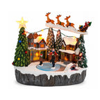 Villaggio Natalizio Luminoso Snowtime con Pista di Pattinaggio Animata, Luci LED e Musica, Slitta di Babbo Natale, Poliresina 21,5x15,8x22,5 cm
